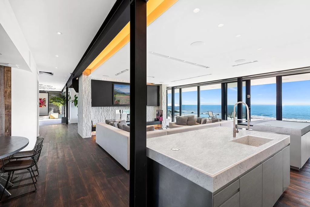 This $14,500,000 Home in New York city showcases Atlantic Ocean vistas