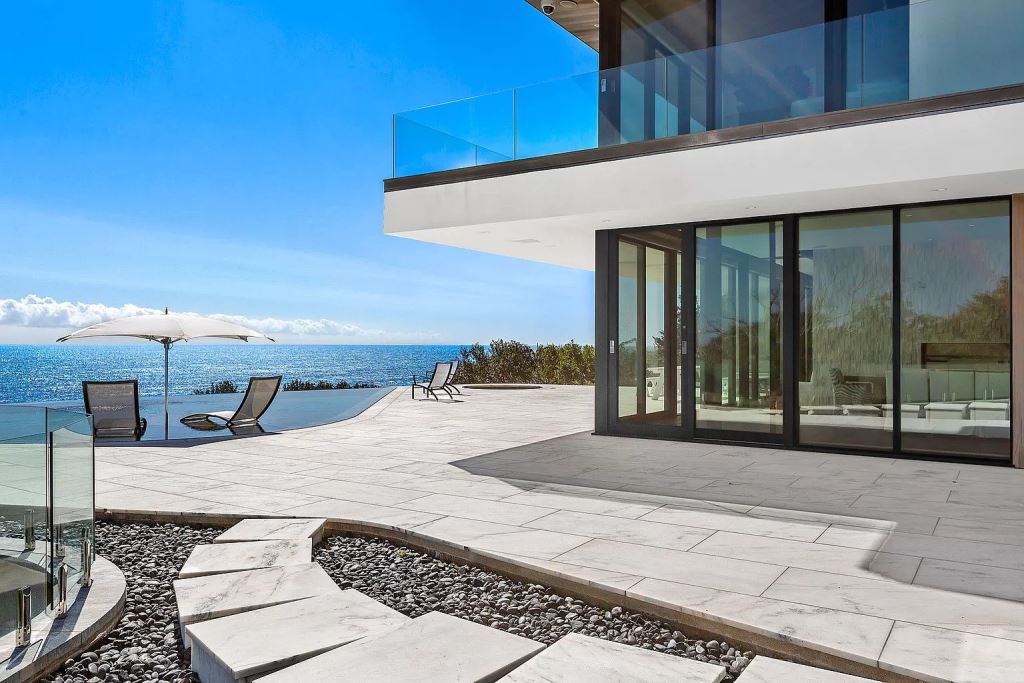 This $14,500,000 Home in New York city showcases Atlantic Ocean vistas