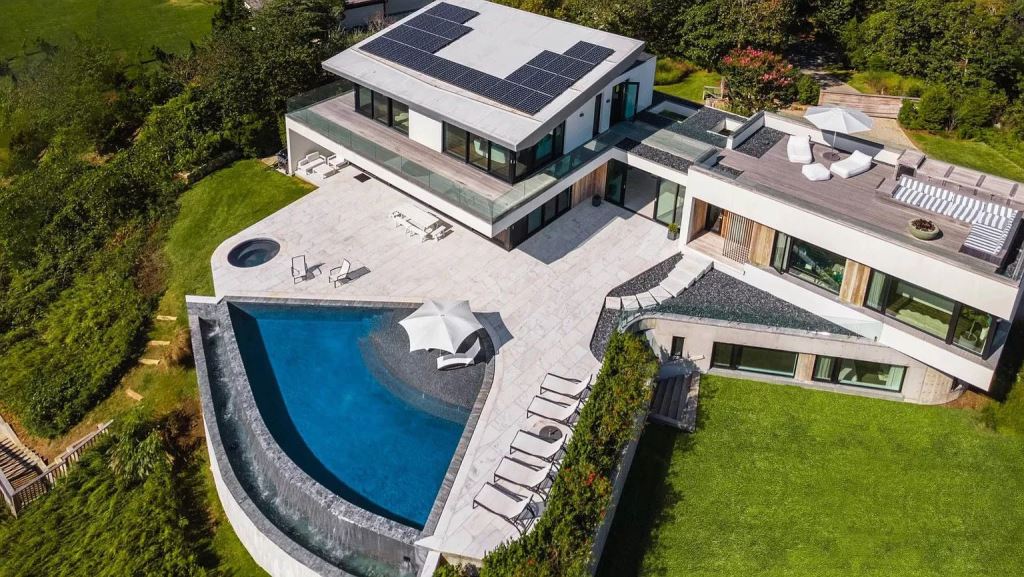 This $14,500,000 Home in New York city showcases Atlantic Ocean vistas