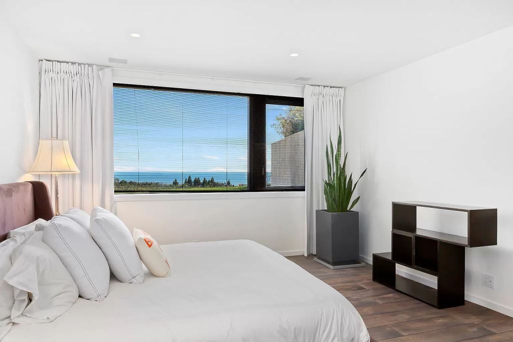 This $14,500,000 Home in New York city showcases Atlantic Ocean vistas