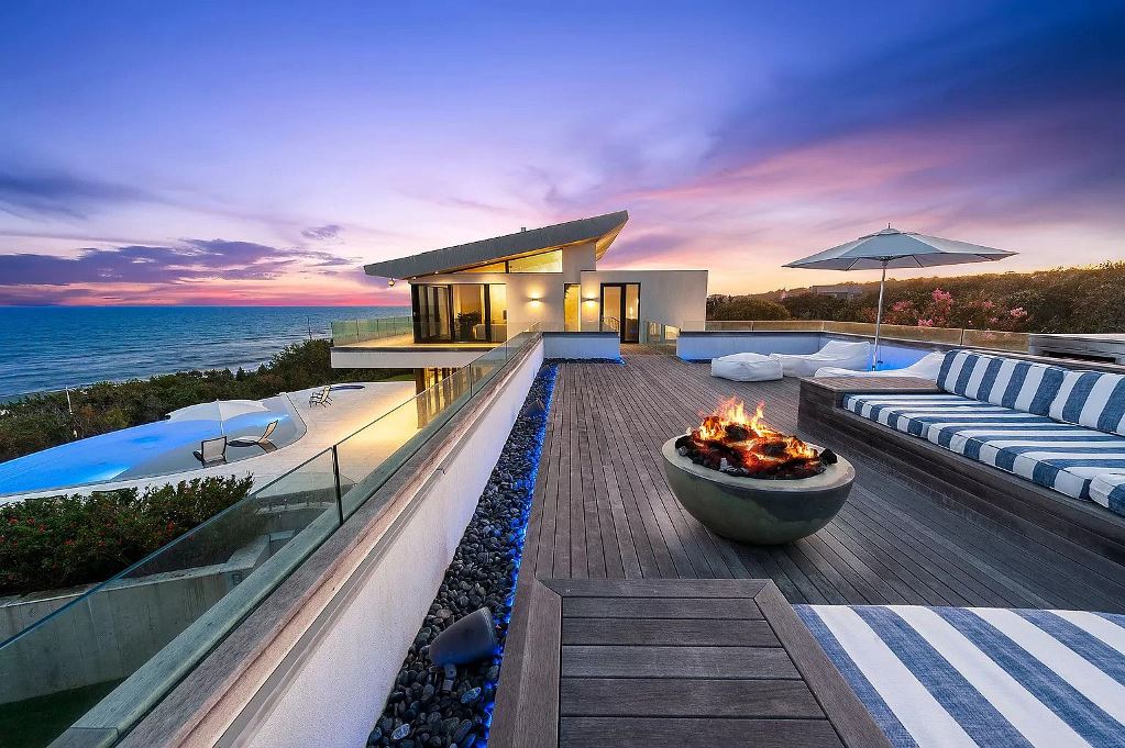 This $14,500,000 Home in New York city showcases Atlantic Ocean vistas