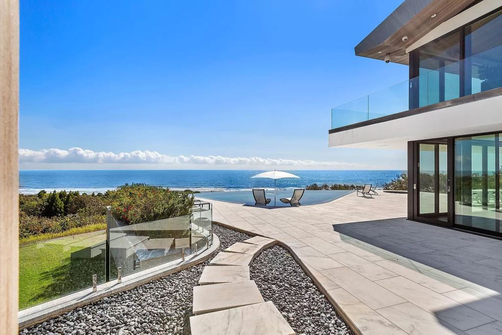 This $14,500,000 Home in New York city showcases Atlantic Ocean vistas