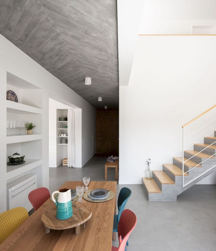 A Modern House of the Brejos da Carregueira by Estudio AMATAM 12