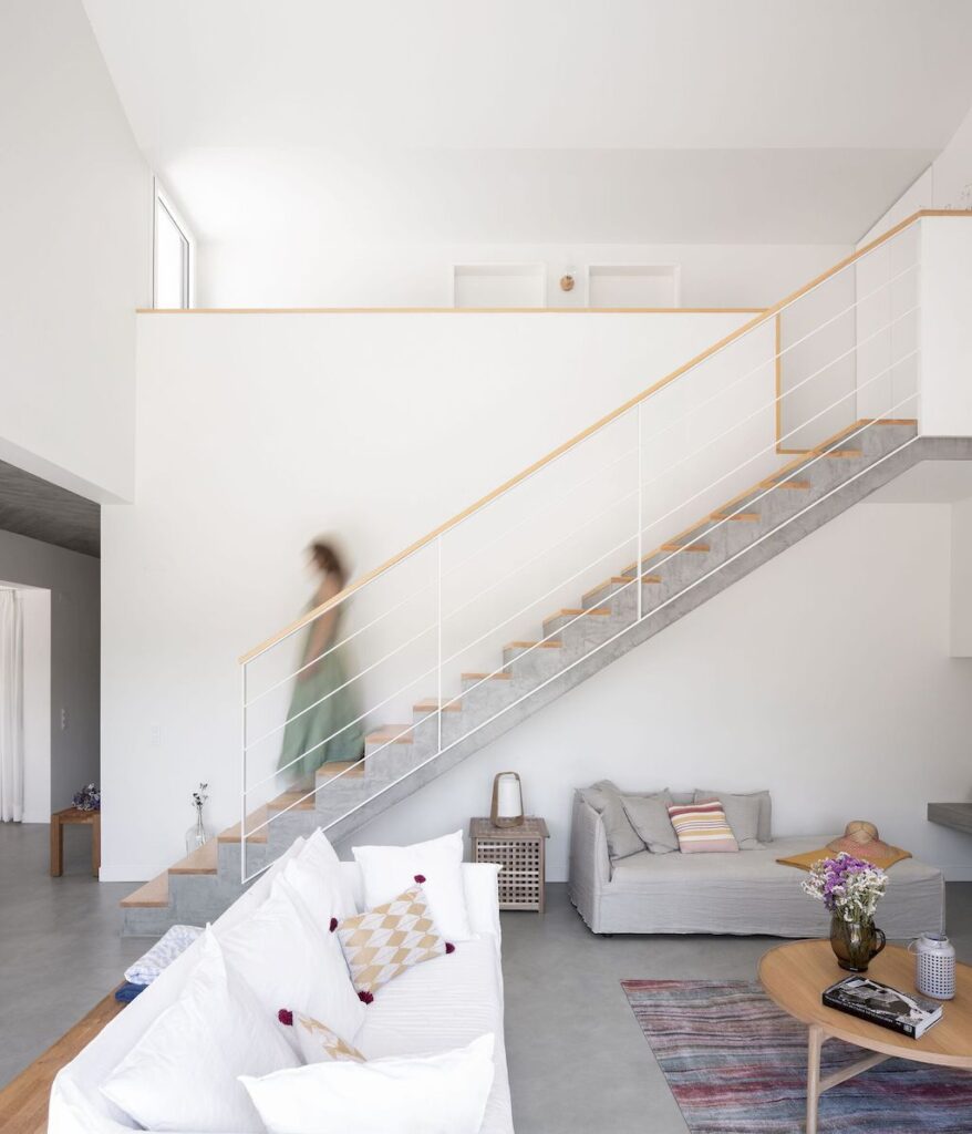 A Modern House of the Brejos da Carregueira by Estudio AMATAM 16