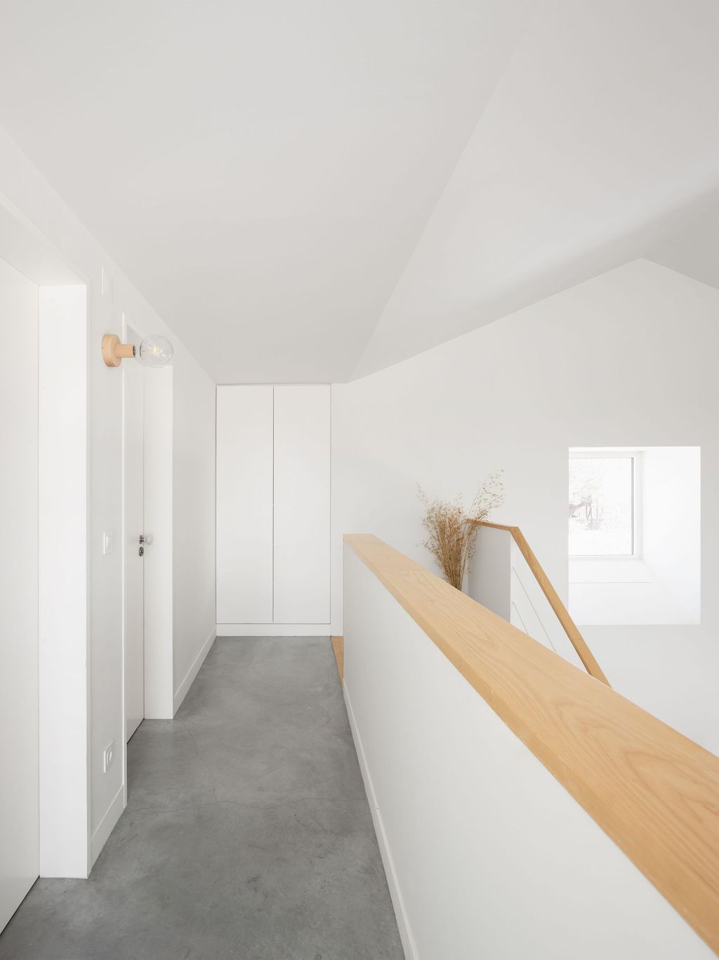 A Modern House of the Brejos da Carregueira by Estudio AMATAM 18