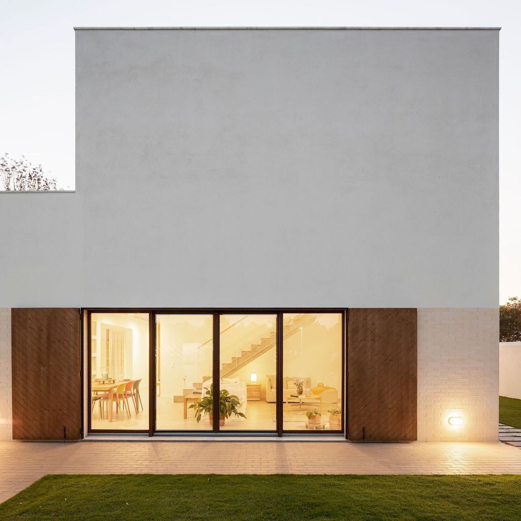 A Modern House of the Brejos da Carregueira by Estudio AMATAM 24