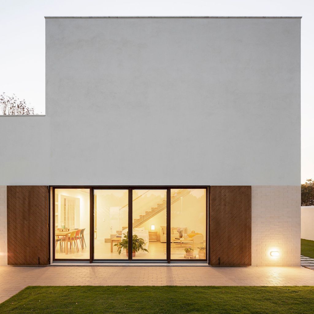 A Modern House of the Brejos da Carregueira by Estudio AMATAM 24