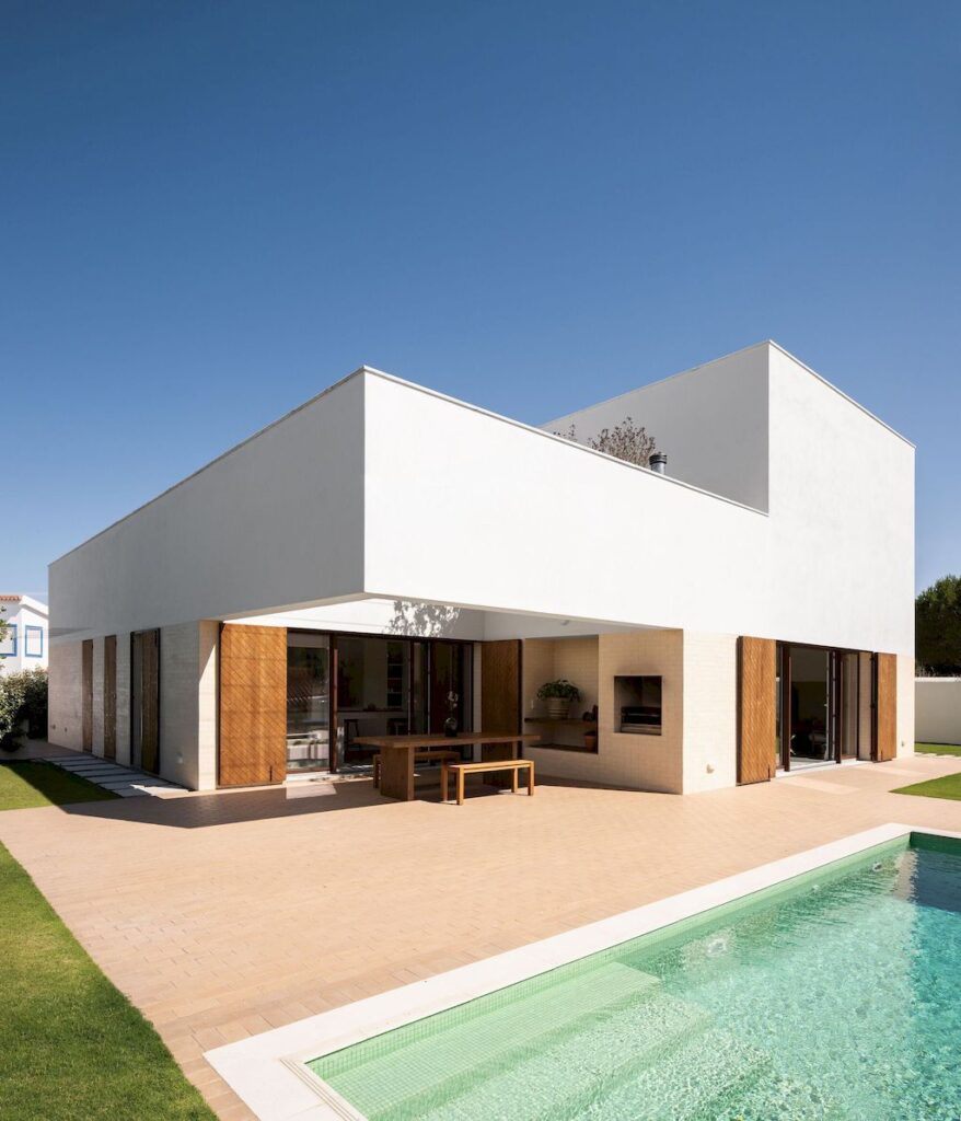 A Modern House of the Brejos da Carregueira by Estudio AMATAM 6