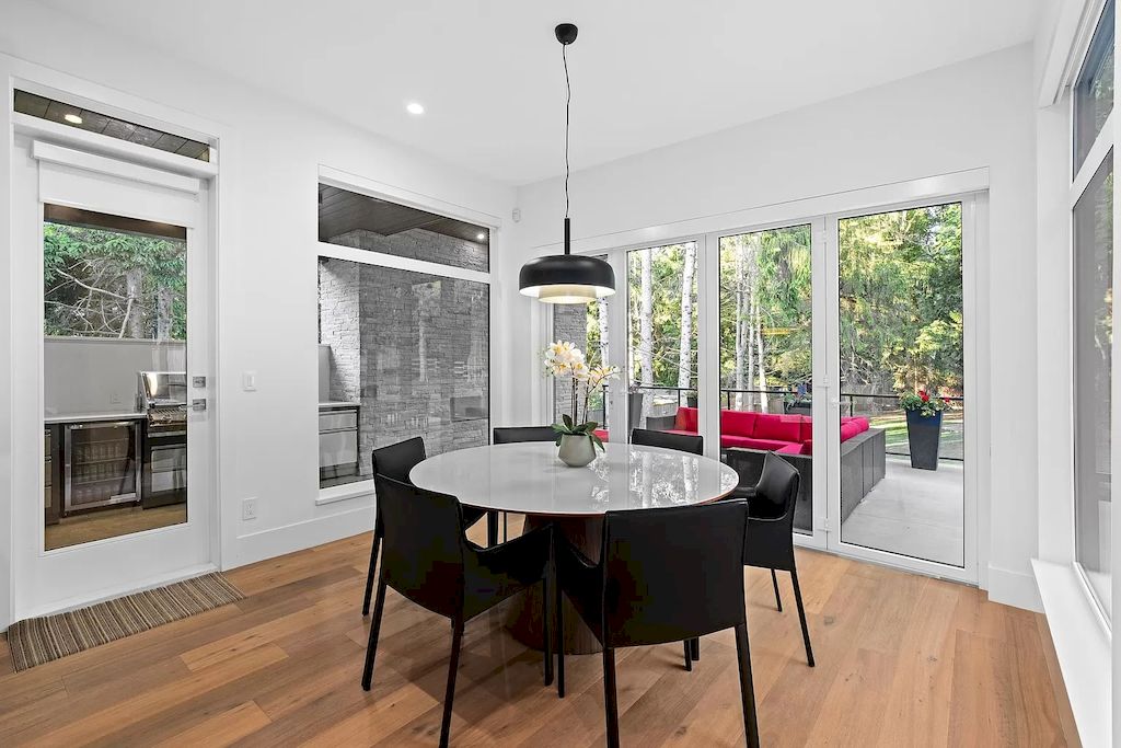 The House in South Surrey is an architectural masterpiece crafted to perfection by Monolith Design Build now available for sale. This home located at 14358 Greencrest Dr, Surrey, BC V4P 1M1, Canada
