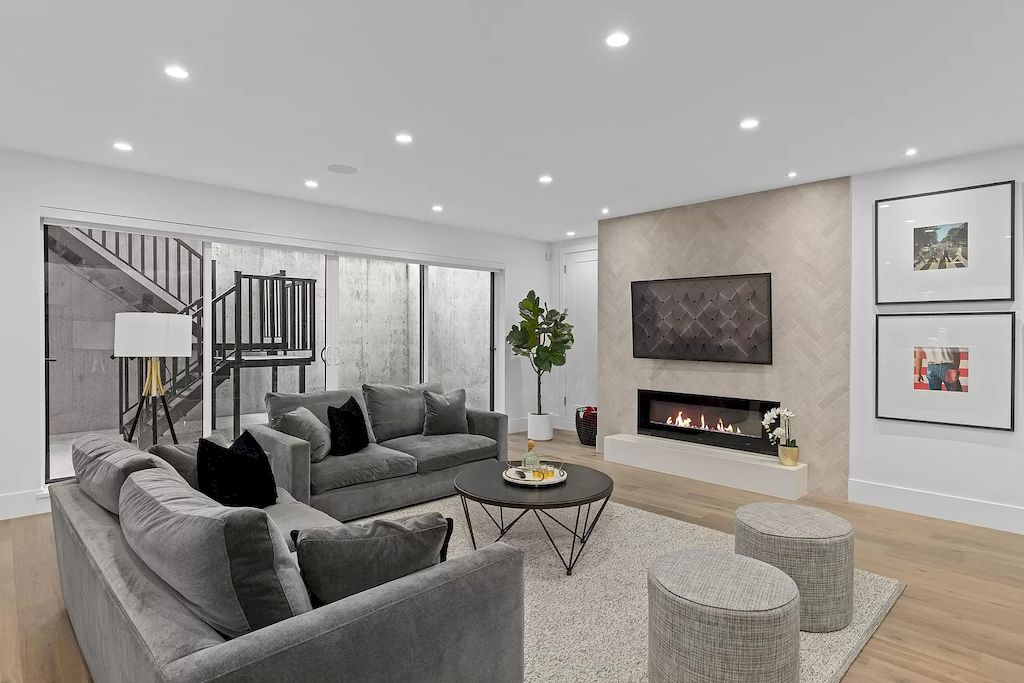 The House in South Surrey is an architectural masterpiece crafted to perfection by Monolith Design Build now available for sale. This home located at 14358 Greencrest Dr, Surrey, BC V4P 1M1, Canada