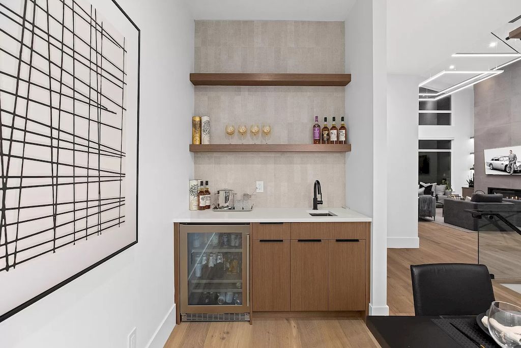 The House in South Surrey is an architectural masterpiece crafted to perfection by Monolith Design Build now available for sale. This home located at 14358 Greencrest Dr, Surrey, BC V4P 1M1, Canada