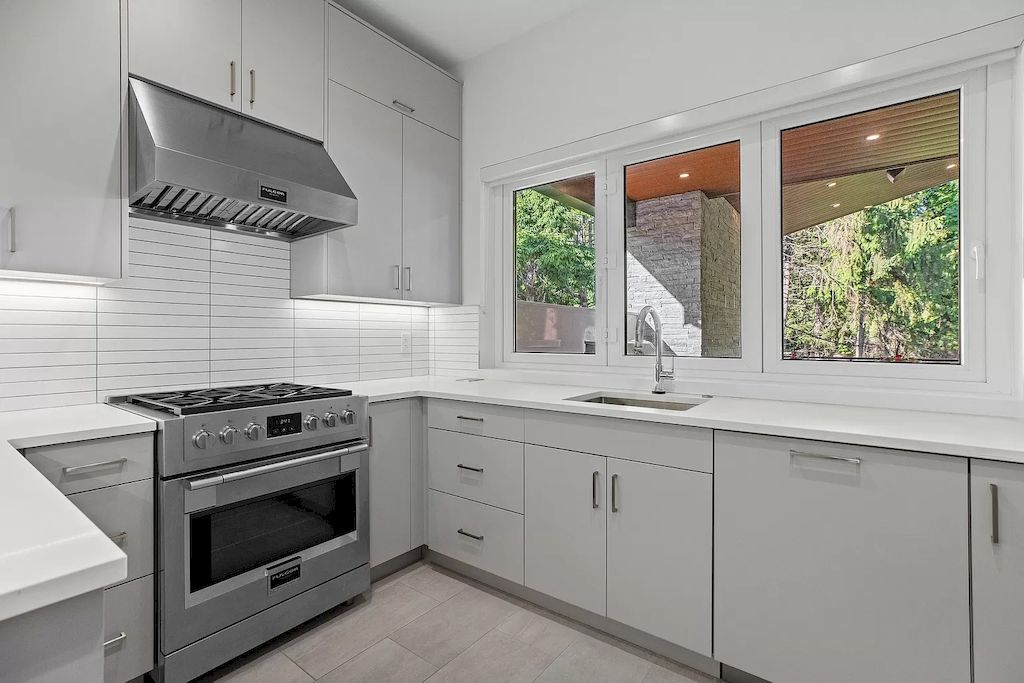 The House in South Surrey is an architectural masterpiece crafted to perfection by Monolith Design Build now available for sale. This home located at 14358 Greencrest Dr, Surrey, BC V4P 1M1, Canada