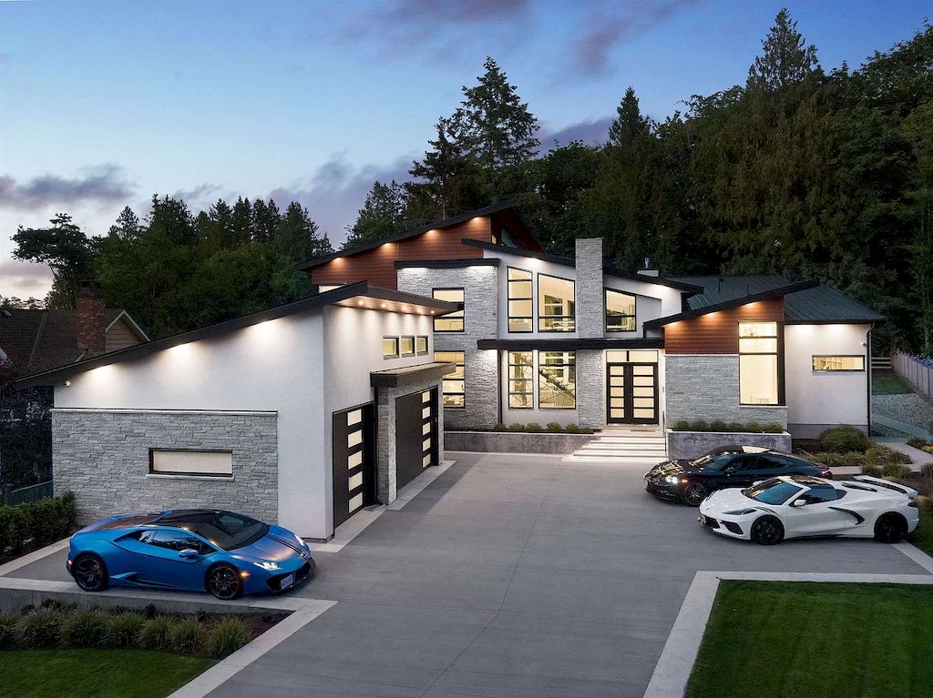 The House in South Surrey is an architectural masterpiece crafted to perfection by Monolith Design Build now available for sale. This home located at 14358 Greencrest Dr, Surrey, BC V4P 1M1, Canada