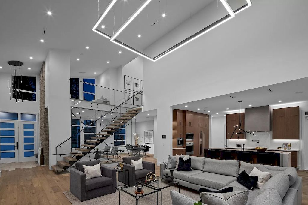 The House in South Surrey is an architectural masterpiece crafted to perfection by Monolith Design Build now available for sale. This home located at 14358 Greencrest Dr, Surrey, BC V4P 1M1, Canada