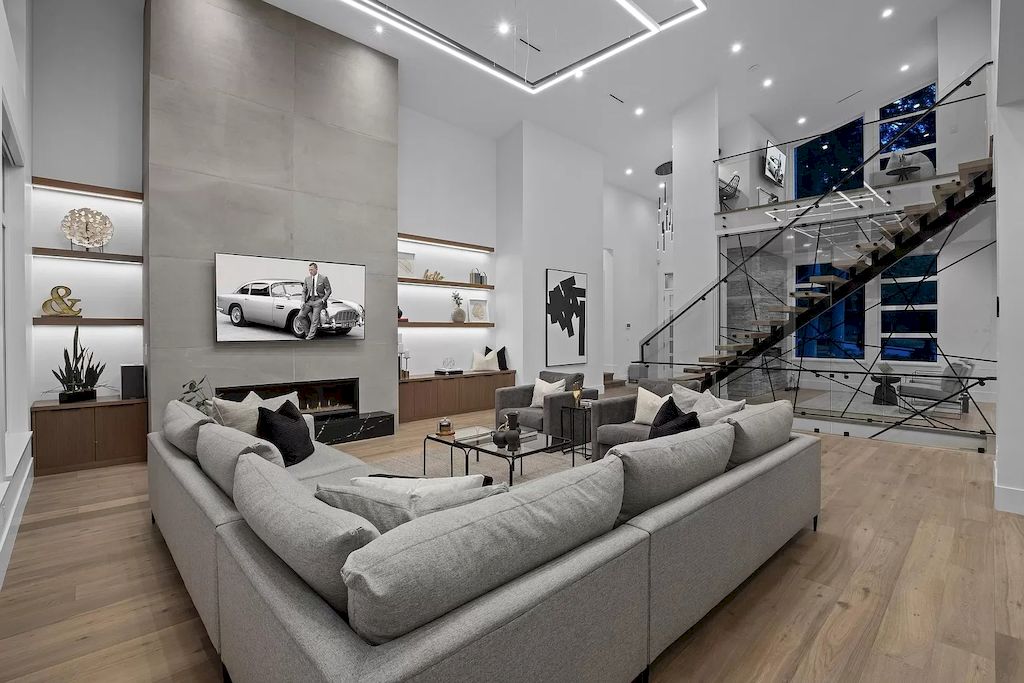 The House in South Surrey is an architectural masterpiece crafted to perfection by Monolith Design Build now available for sale. This home located at 14358 Greencrest Dr, Surrey, BC V4P 1M1, Canada
