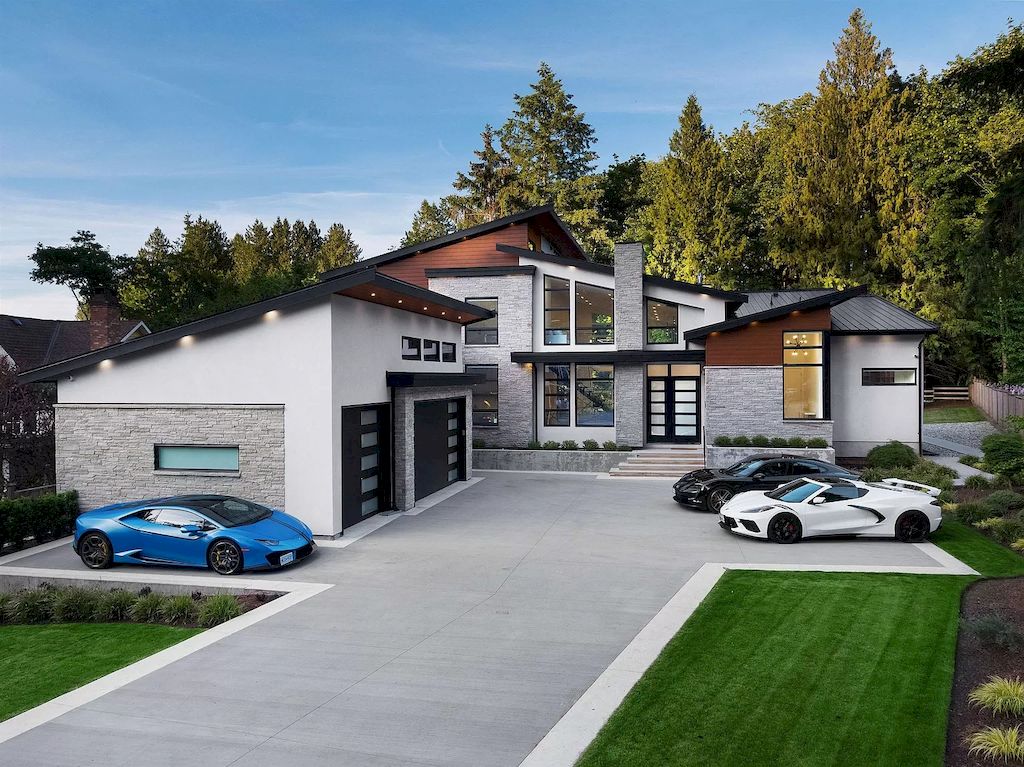 The House in South Surrey is an architectural masterpiece crafted to perfection by Monolith Design Build now available for sale. This home located at 14358 Greencrest Dr, Surrey, BC V4P 1M1, Canada