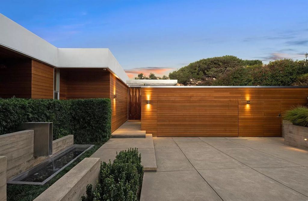 The Home in Tiburon an icon of modern design nestled in the hills above downtown Tiburon, boasts the finest views in the Bay Area now available for sale. This home located at 1860 Mountain View Dr, Belvedere Tiburon, California