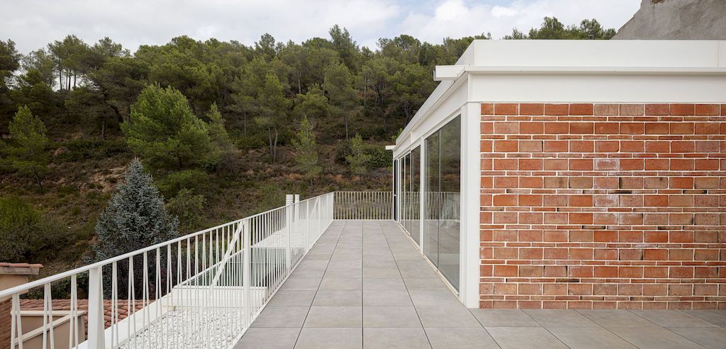 Casa 22 Avellaners with unique design strategies by Guillem Carrera 20