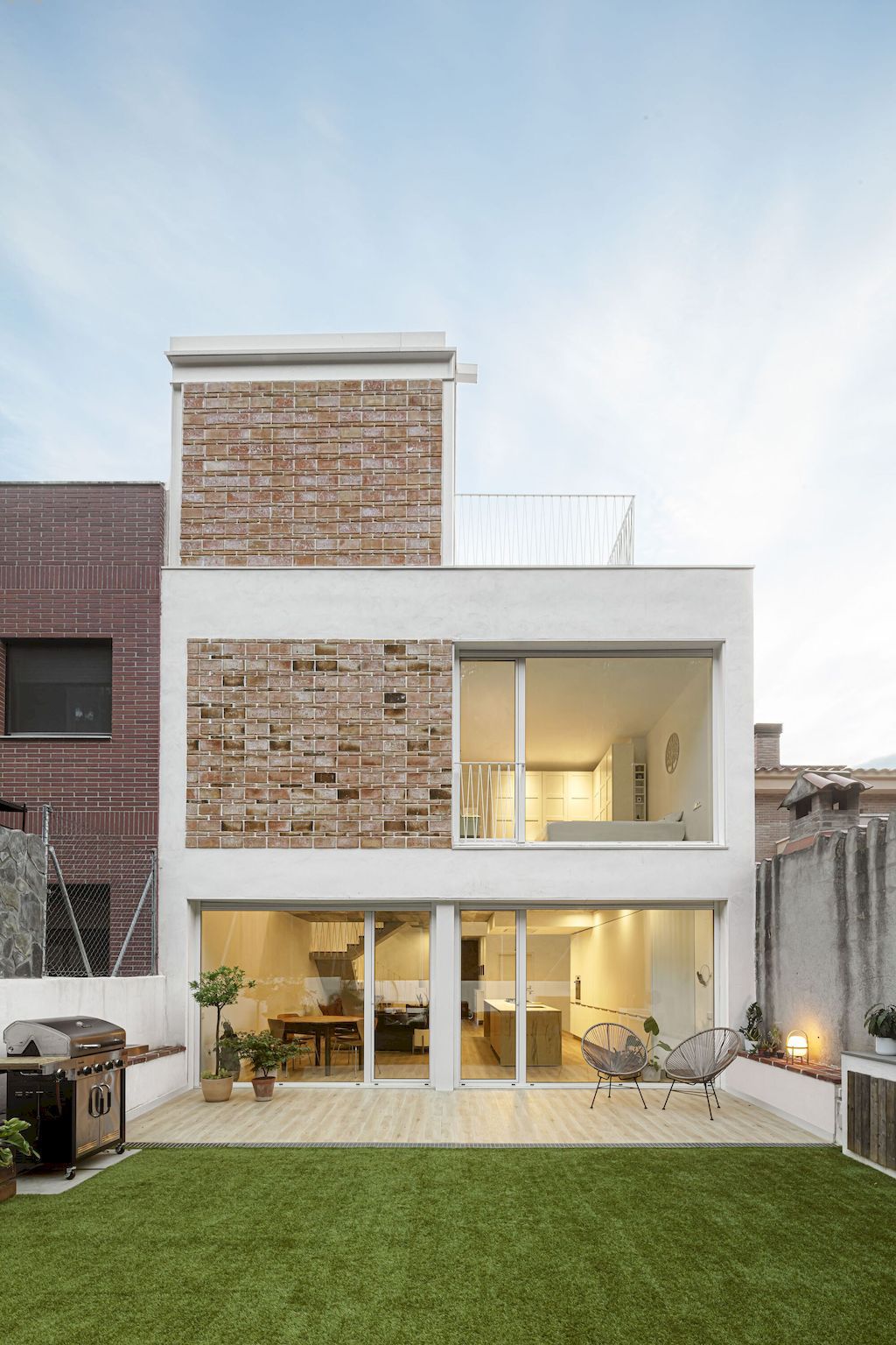 Casa 22 Avellaners with unique design strategies by Guillem Carrera 22