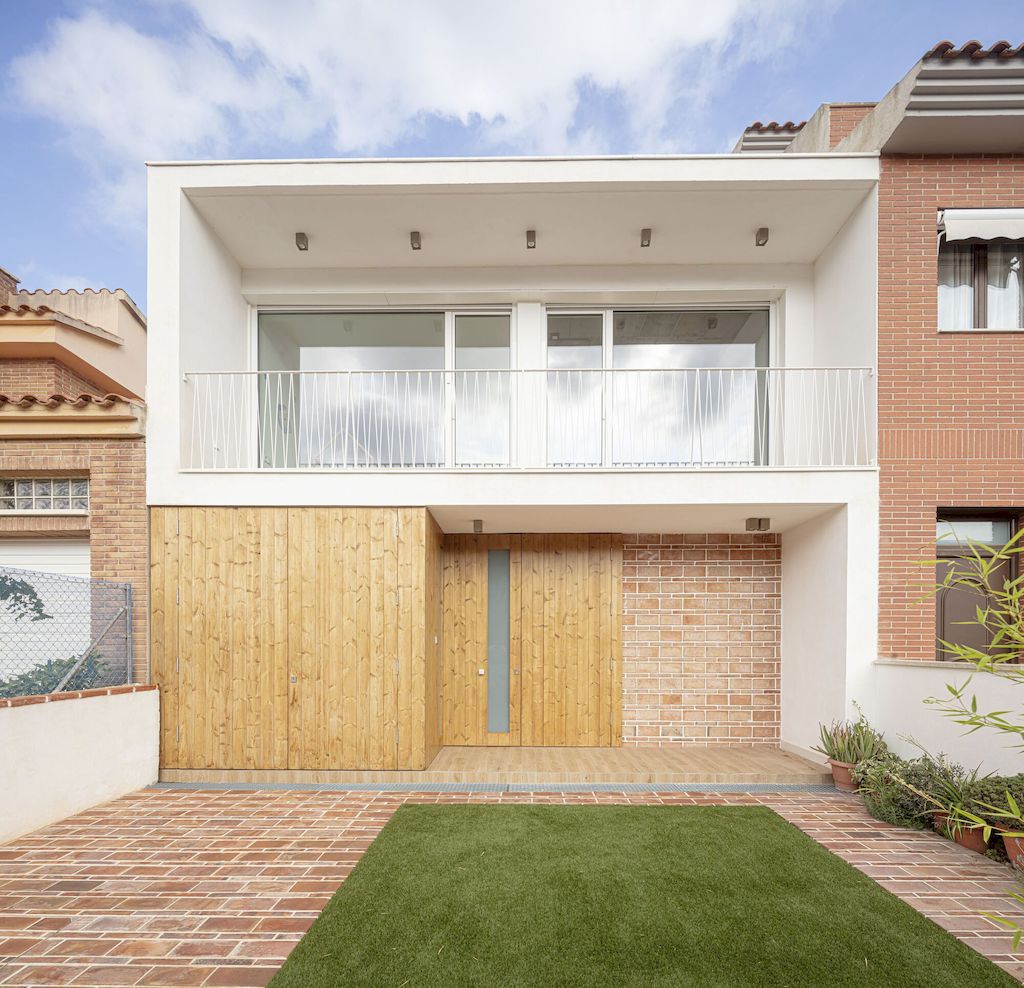 Casa 22 Avellaners with unique design strategies by Guillem Carrera 4 1