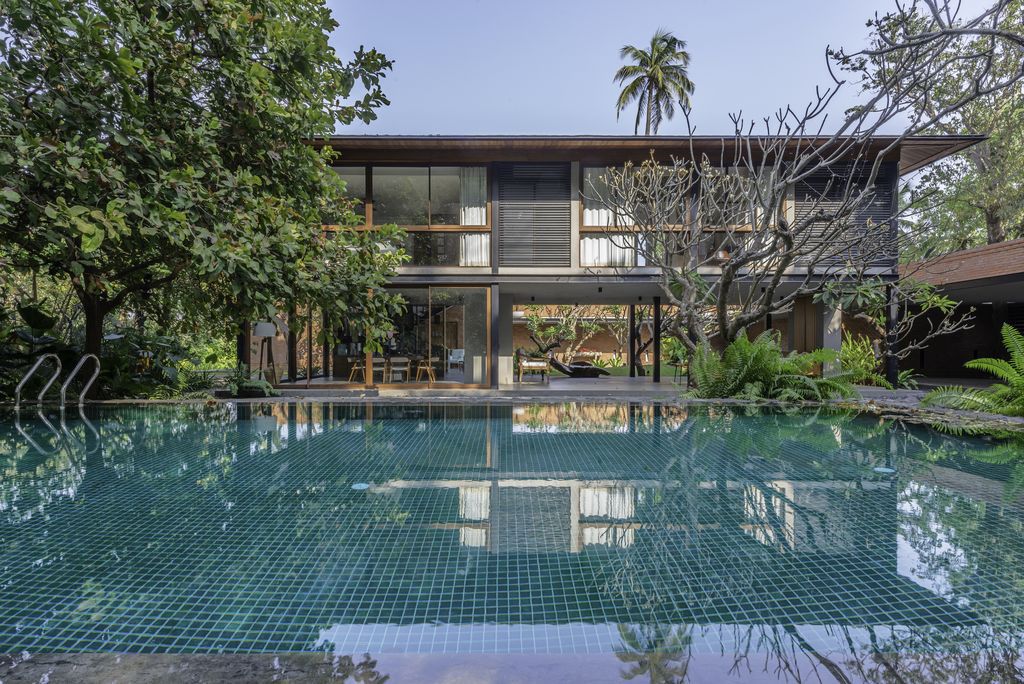 Casa Feliz a Contemporary Luxurious House in India Designed by ADND 1