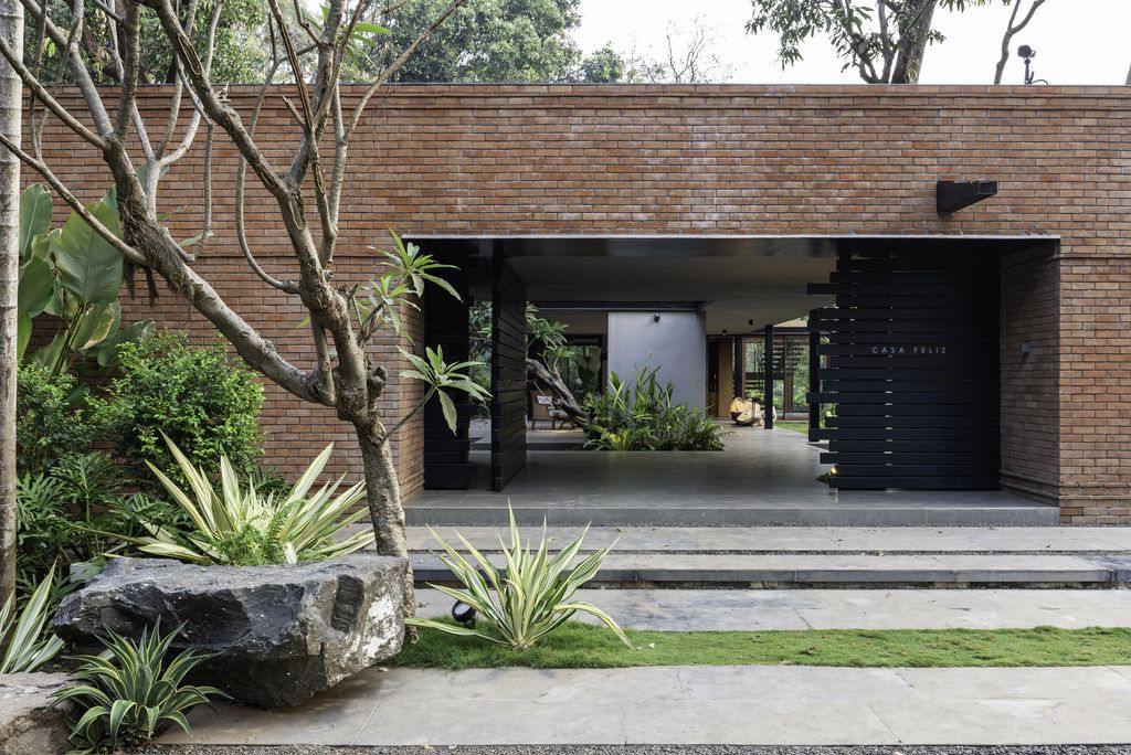 Casa Feliz, a Contemporary Luxurious House in India Designed by ADND