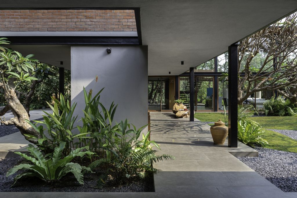 Casa Feliz, a Contemporary Luxurious House in India Designed by ADND