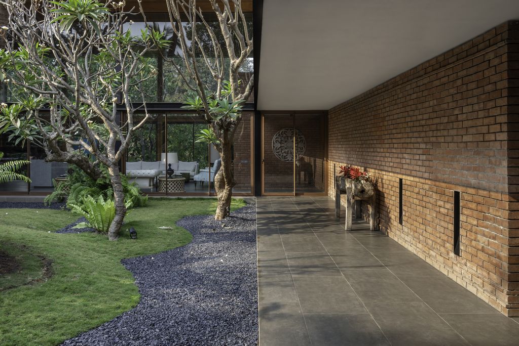 Casa Feliz, a Contemporary Luxurious House in India Designed by ADND
