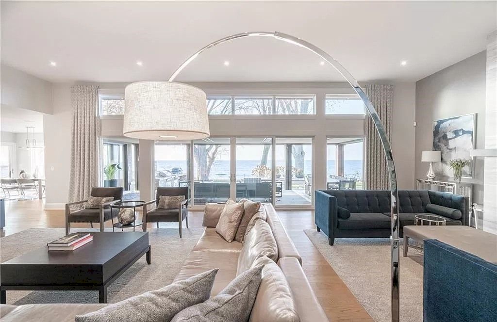 The Residence in Ontario is sure to exceed your expectations with uninterrupted lake views from all principal rooms now available for sale
