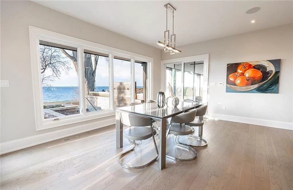 The Residence in Ontario is sure to exceed your expectations with uninterrupted lake views from all principal rooms now available for sale
