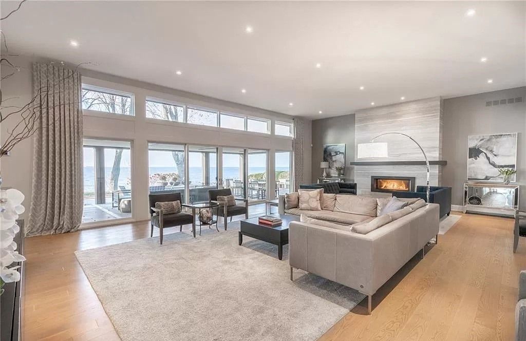 The Residence in Ontario is sure to exceed your expectations with uninterrupted lake views from all principal rooms now available for sale