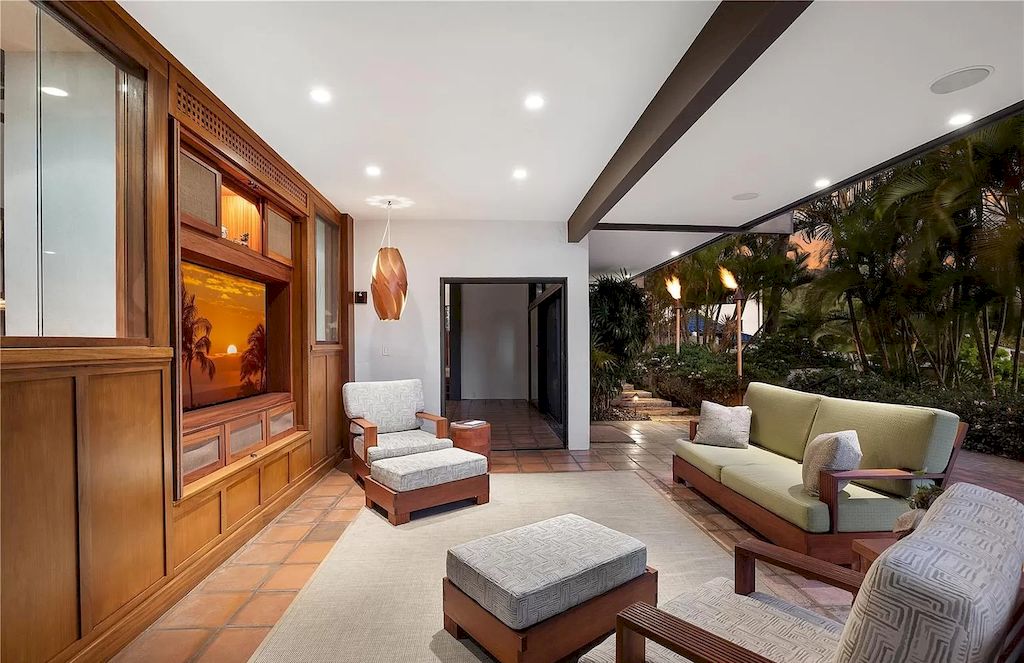 The Home in Hawaii is a luxurious home inspired by surrounding beauty and designed by notable architects now available for sale. This home located at 2998 Makalei Pl, Honolulu, Hawaii; offering 04 bedrooms and 04 bathrooms with 3,168 square feet of living spaces. 