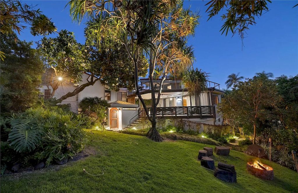 The Home in Hawaii is a luxurious home inspired by surrounding beauty and designed by notable architects now available for sale. This home located at 2998 Makalei Pl, Honolulu, Hawaii; offering 04 bedrooms and 04 bathrooms with 3,168 square feet of living spaces. 