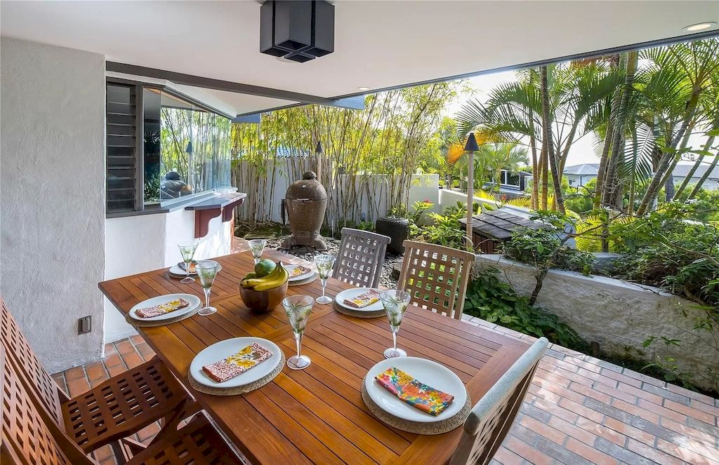 The Home in Hawaii is a luxurious home inspired by surrounding beauty and designed by notable architects now available for sale. This home located at 2998 Makalei Pl, Honolulu, Hawaii; offering 04 bedrooms and 04 bathrooms with 3,168 square feet of living spaces. 