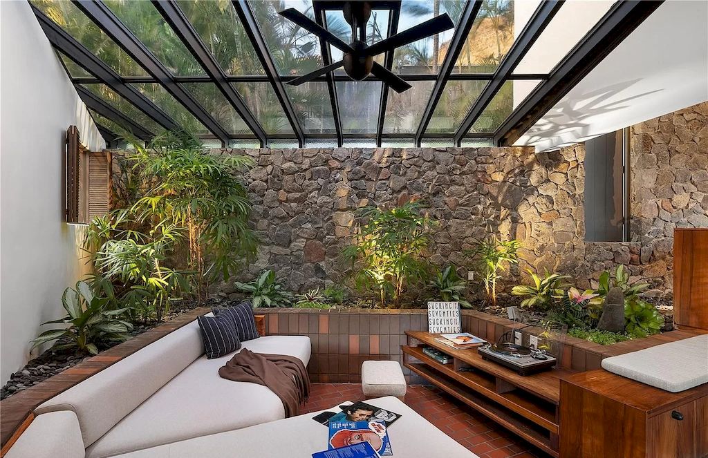 The Home in Hawaii is a luxurious home inspired by surrounding beauty and designed by notable architects now available for sale. This home located at 2998 Makalei Pl, Honolulu, Hawaii; offering 04 bedrooms and 04 bathrooms with 3,168 square feet of living spaces. 