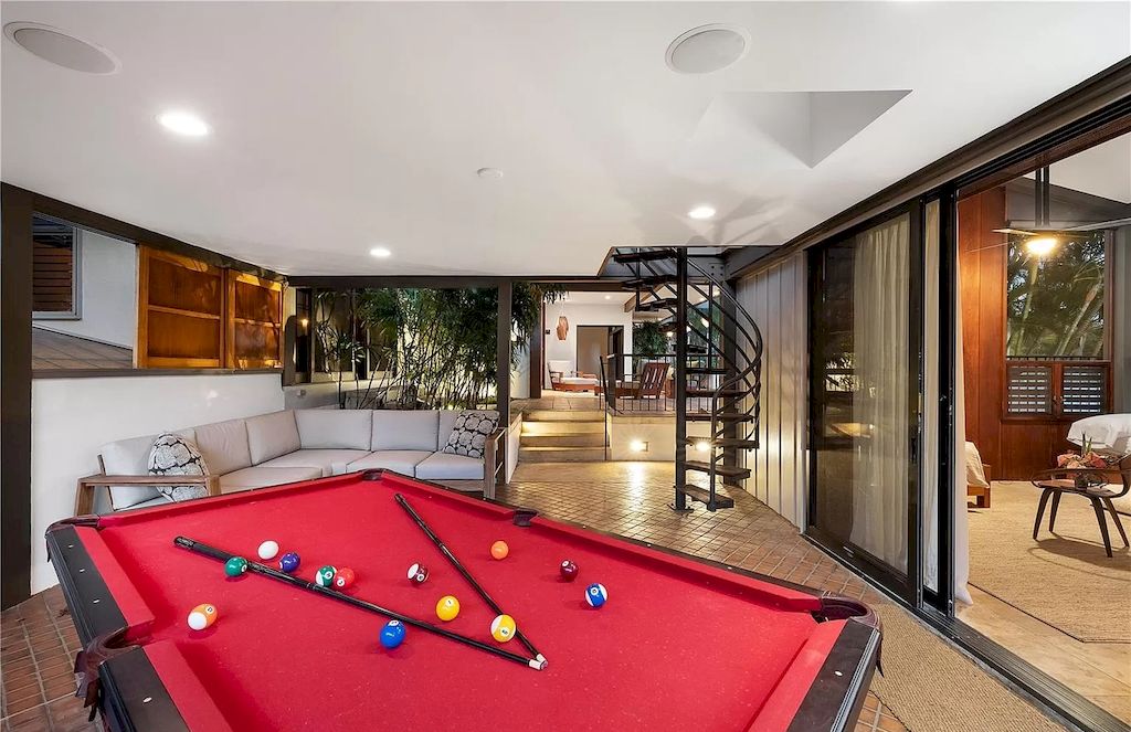 The Home in Hawaii is a luxurious home inspired by surrounding beauty and designed by notable architects now available for sale. This home located at 2998 Makalei Pl, Honolulu, Hawaii; offering 04 bedrooms and 04 bathrooms with 3,168 square feet of living spaces. 