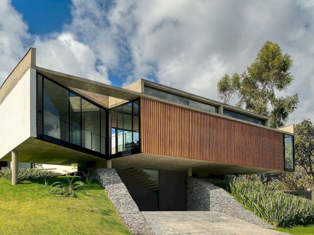 House 7 Patios supported on slope with vegetation by TETRO Arquitetura 3