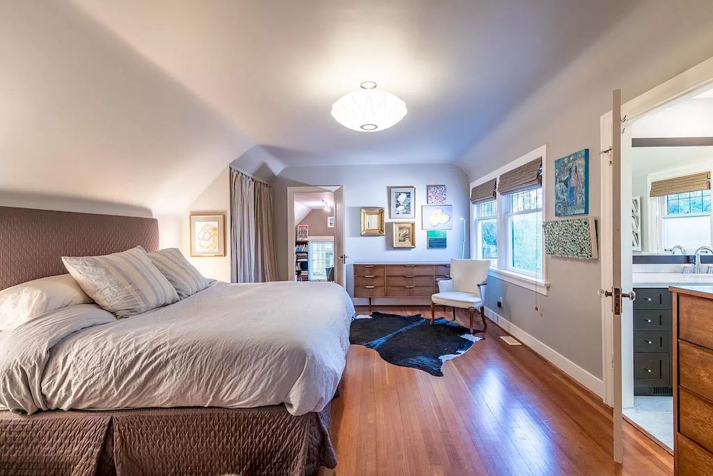 The House in Vancouver is ideal for entertaining with elegant brick & stone entry, beautiful oak hardwood floors, traditional X-hall living dining floor plan, now available for sale