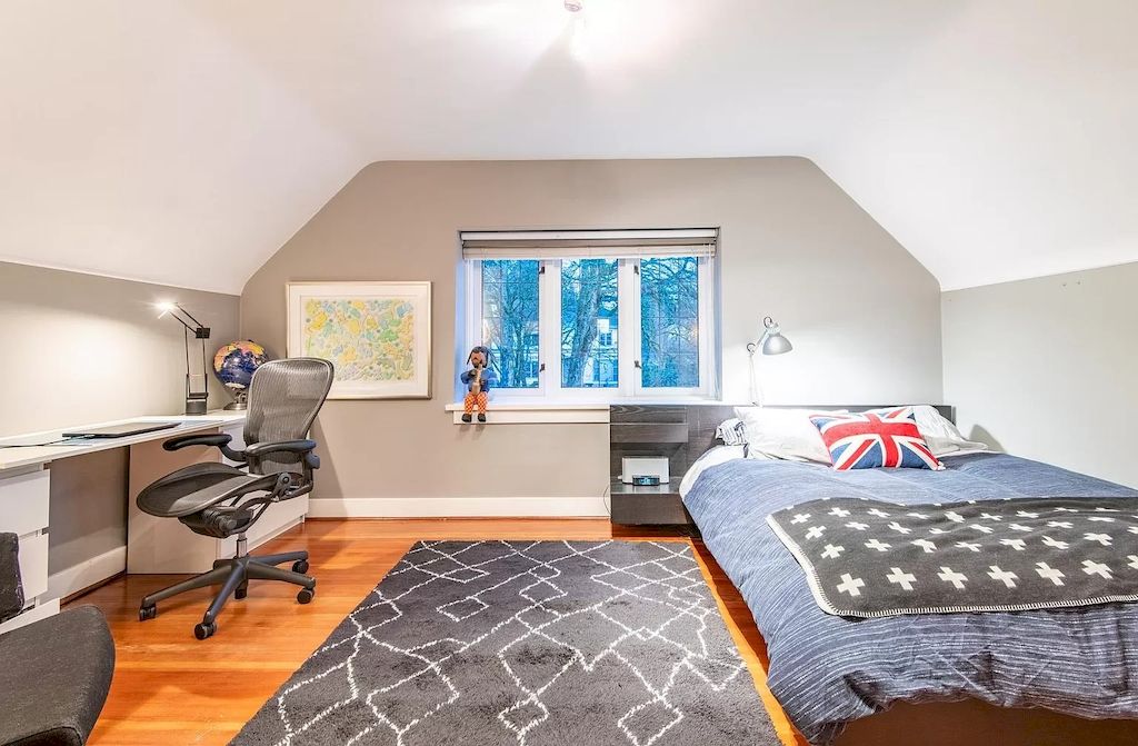 The House in Vancouver is ideal for entertaining with elegant brick & stone entry, beautiful oak hardwood floors, traditional X-hall living dining floor plan, now available for sale
