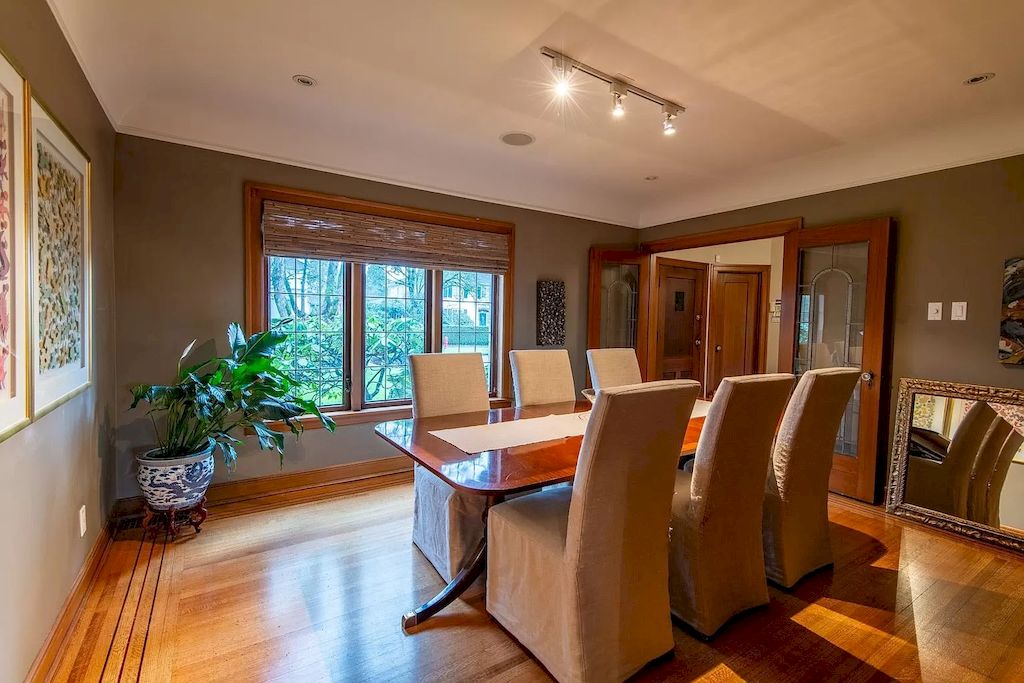 The House in Vancouver is ideal for entertaining with elegant brick & stone entry, beautiful oak hardwood floors, traditional X-hall living dining floor plan, now available for sale