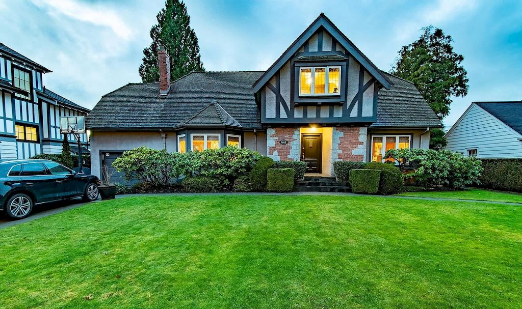The House in Vancouver is ideal for entertaining with elegant brick & stone entry, beautiful oak hardwood floors, traditional X-hall living dining floor plan, now available for sale