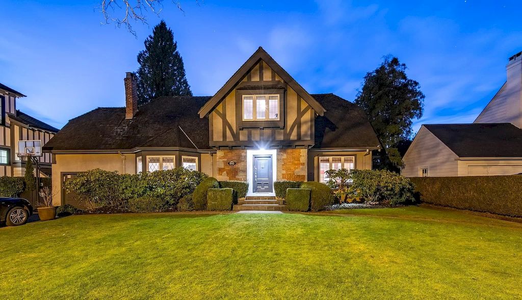 The House in Vancouver is ideal for entertaining with elegant brick & stone entry, beautiful oak hardwood floors, traditional X-hall living dining floor plan, now available for sale