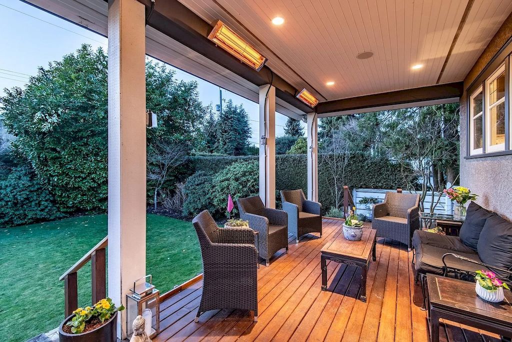 The House in Vancouver is ideal for entertaining with elegant brick & stone entry, beautiful oak hardwood floors, traditional X-hall living dining floor plan, now available for sale