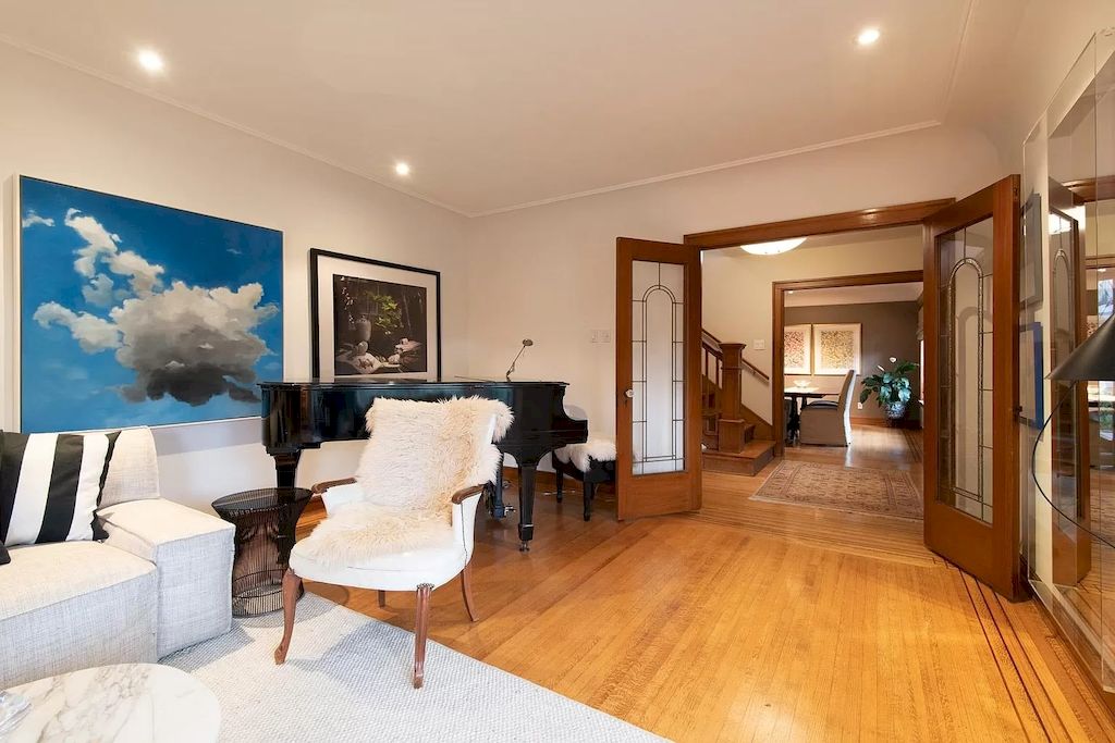 The House in Vancouver is ideal for entertaining with elegant brick & stone entry, beautiful oak hardwood floors, traditional X-hall living dining floor plan, now available for sale