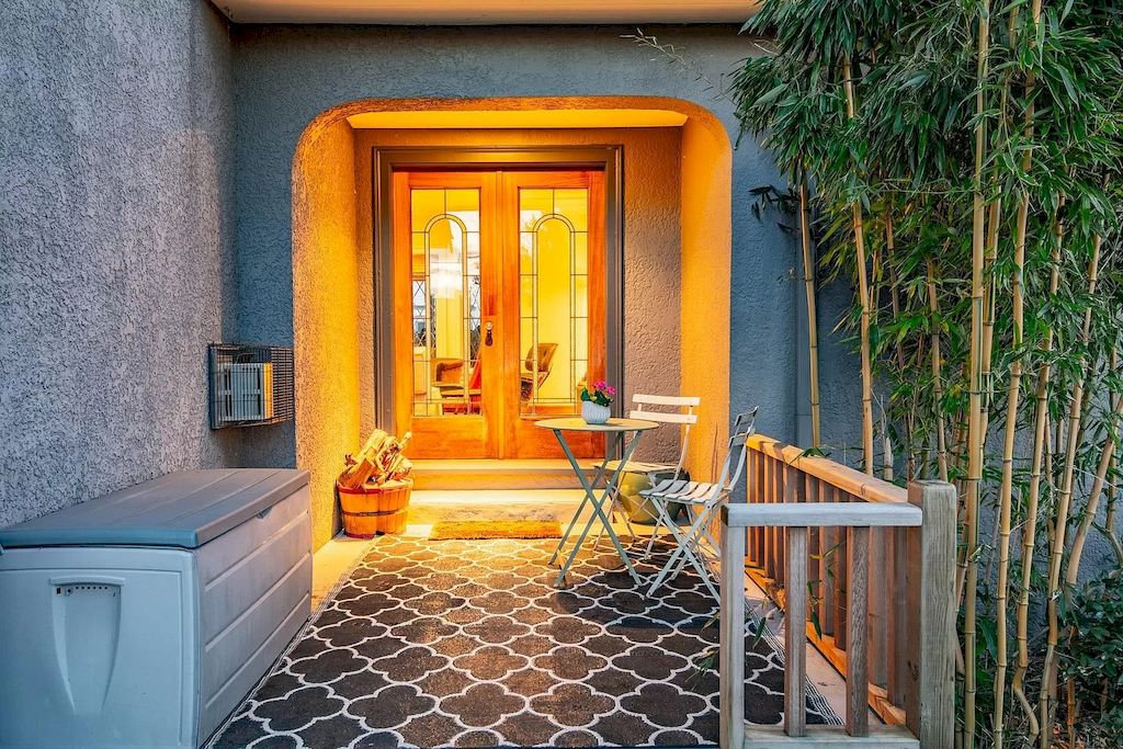 The House in Vancouver is ideal for entertaining with elegant brick & stone entry, beautiful oak hardwood floors, traditional X-hall living dining floor plan, now available for sale