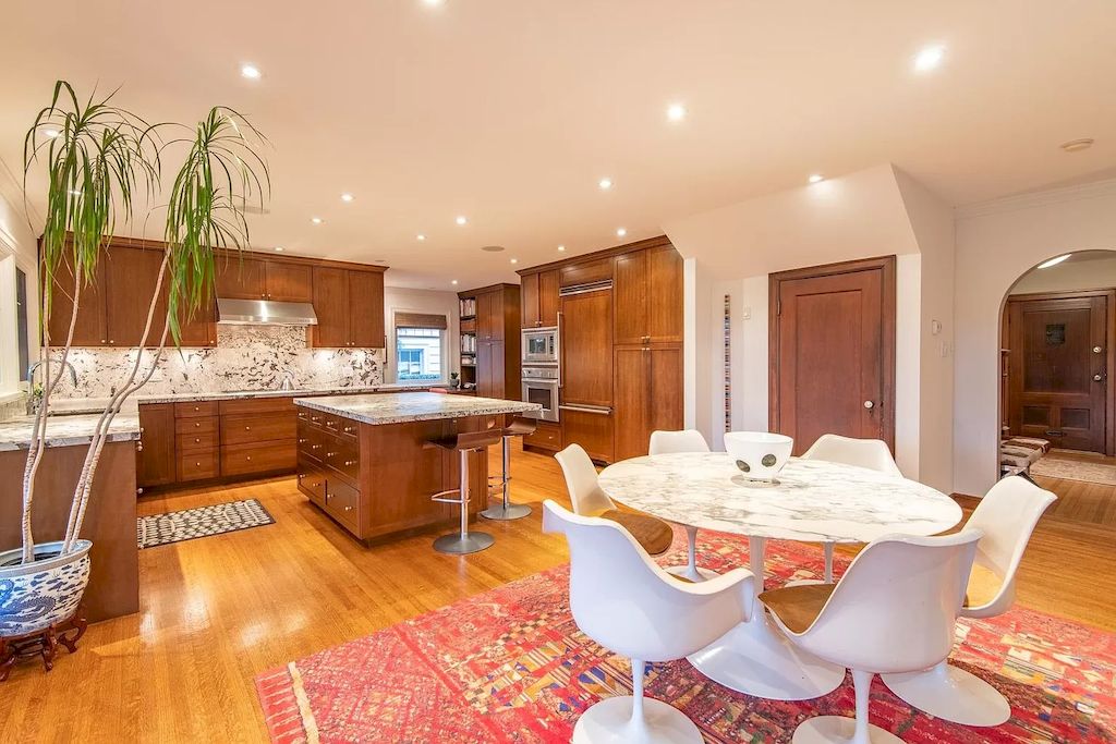 The House in Vancouver is ideal for entertaining with elegant brick & stone entry, beautiful oak hardwood floors, traditional X-hall living dining floor plan, now available for sale