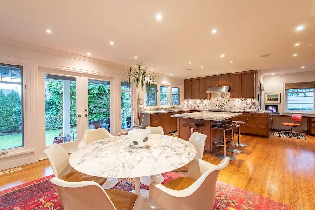 The House in Vancouver is ideal for entertaining with elegant brick & stone entry, beautiful oak hardwood floors, traditional X-hall living dining floor plan, now available for sale