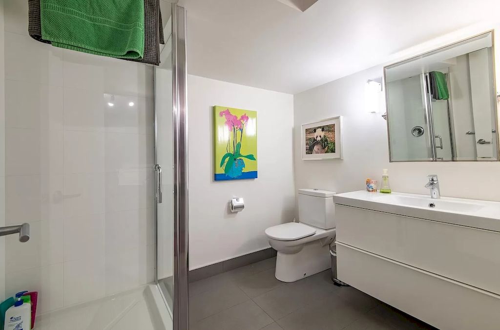 The House in Vancouver is ideal for entertaining with elegant brick & stone entry, beautiful oak hardwood floors, traditional X-hall living dining floor plan, now available for sale