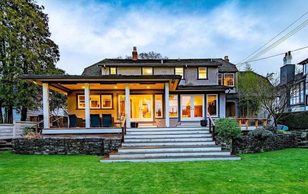 The House in Vancouver is ideal for entertaining with elegant brick & stone entry, beautiful oak hardwood floors, traditional X-hall living dining floor plan, now available for sale