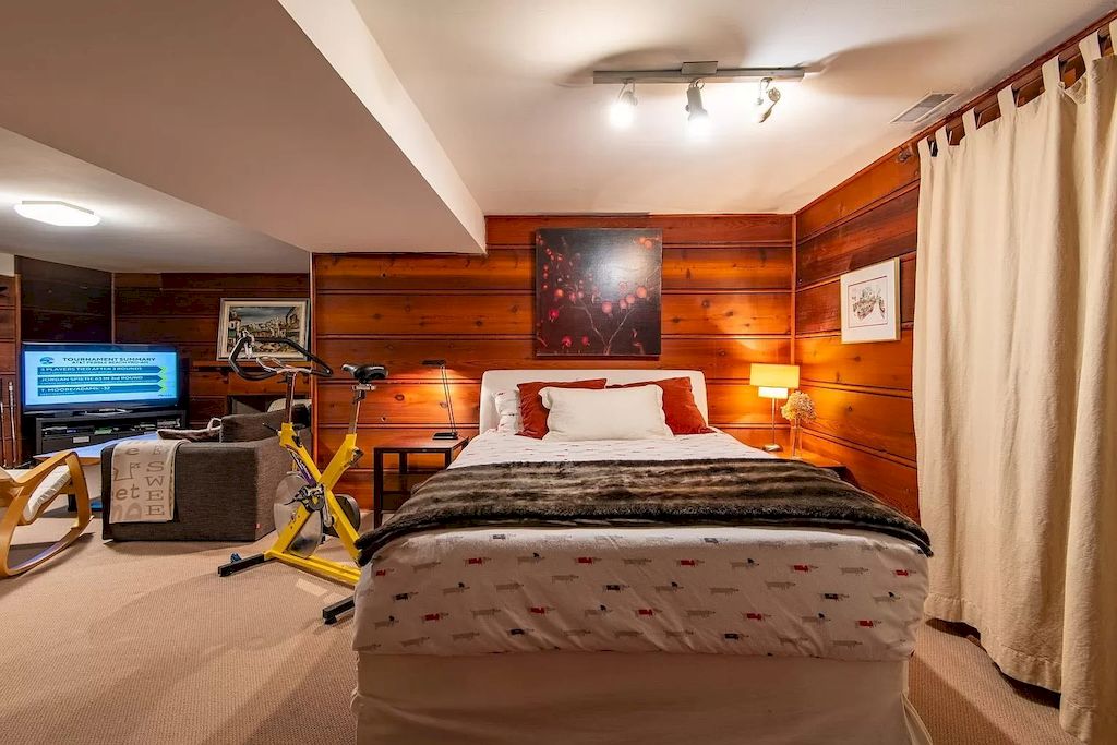 The House in Vancouver is ideal for entertaining with elegant brick & stone entry, beautiful oak hardwood floors, traditional X-hall living dining floor plan, now available for sale